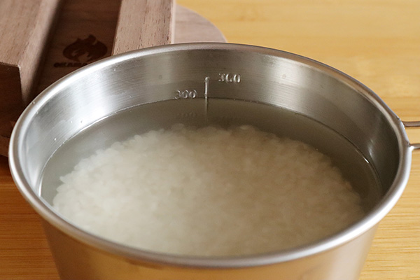 シェラカップ炊飯の水の量
