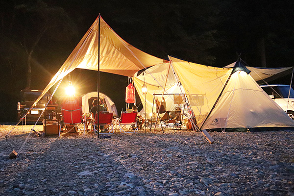 原不動滝キャンプ場のサイトの夜の写真