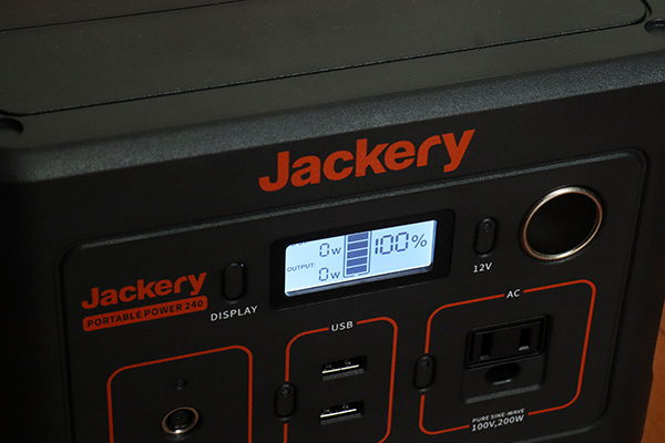 Jackery240の液晶パネル
