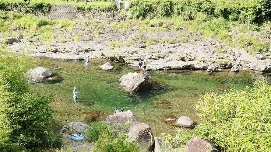 冷たい水にひゃっほー！天川村庵の郷で川遊びキャンプ！