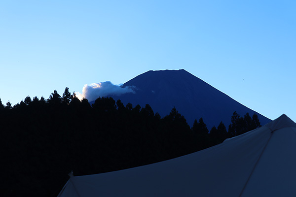 日の出前？の富士山