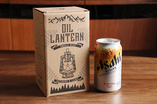 vastlandオイルランタンSサイズの箱と缶ビール