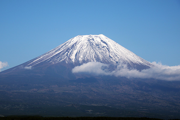 晴れた空に迫力の富士山