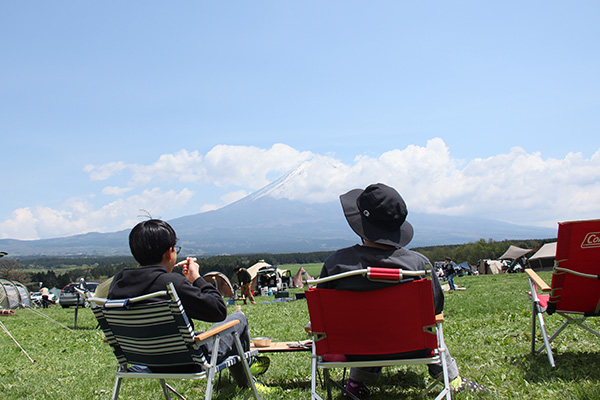 富士山を眺めながらの昼食