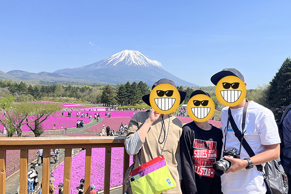 富士芝桜まつりで家族写真