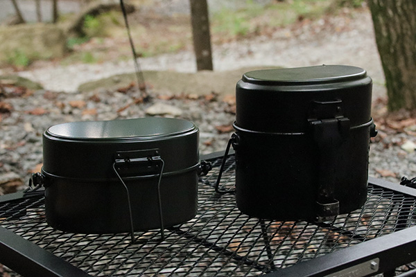 戦闘飯盒2型と4合炊き飯盒高さ比較